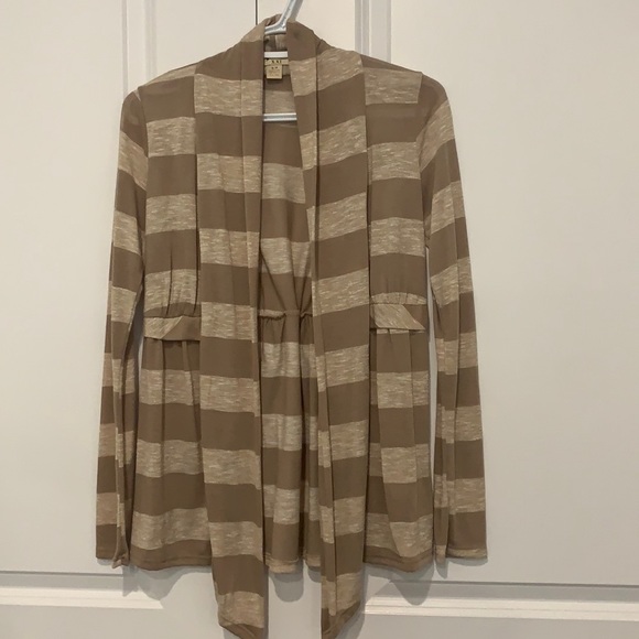 *3 for $21* 
Excellent condition Forever 21 top - Picture 1 of 2